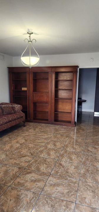 Vendido Recientemente: $1,100,000 (0 camas, 0 baños, 3085 Pies cuadrados)