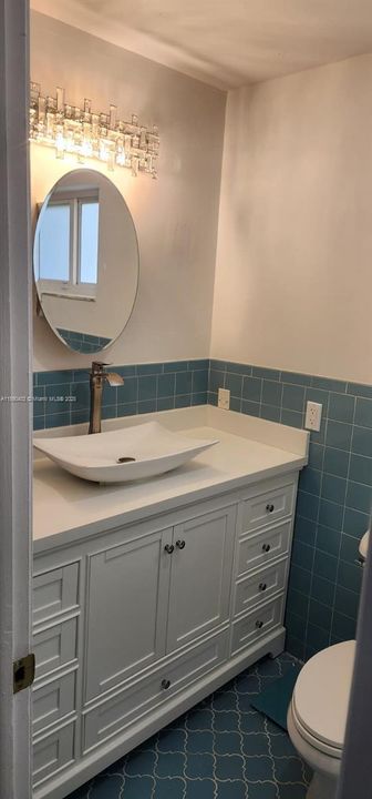 Vendido Recientemente: $1,100,000 (0 camas, 0 baños, 3085 Pies cuadrados)