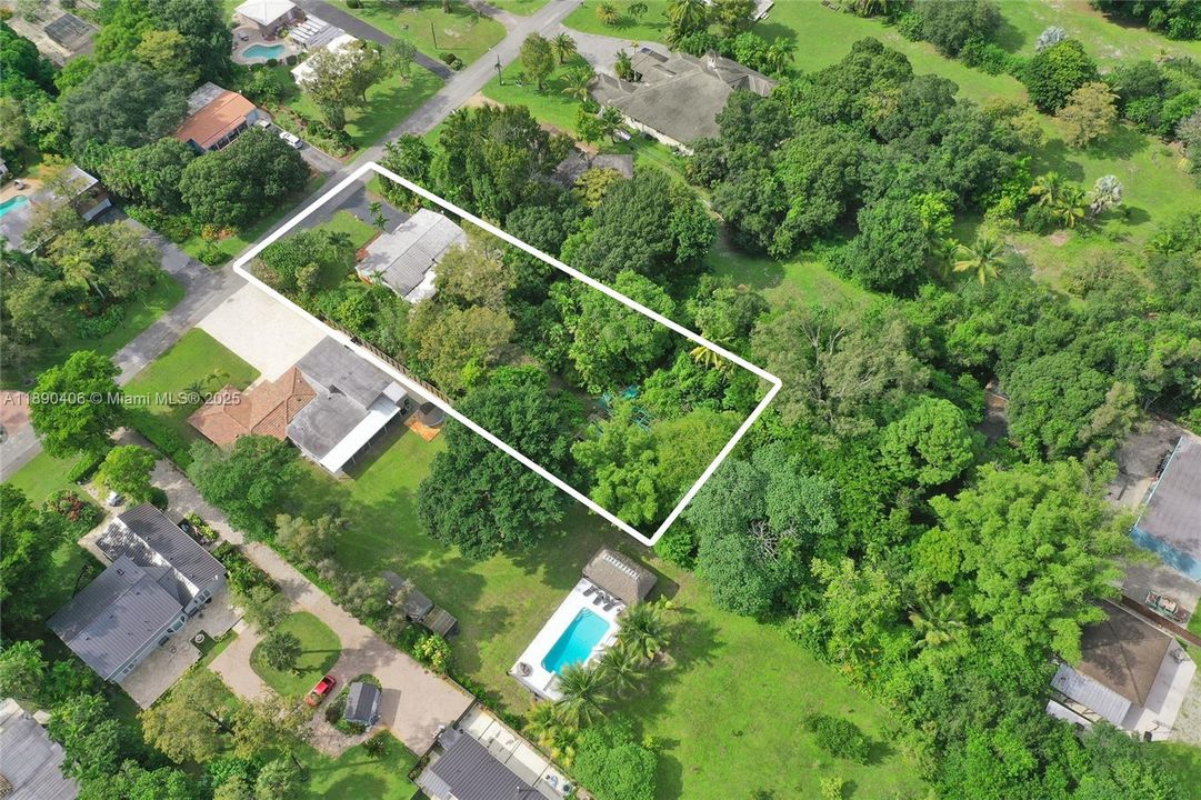 Activo con contrato: $799,000 (4 camas, 2 baños, 2346 Pies cuadrados)