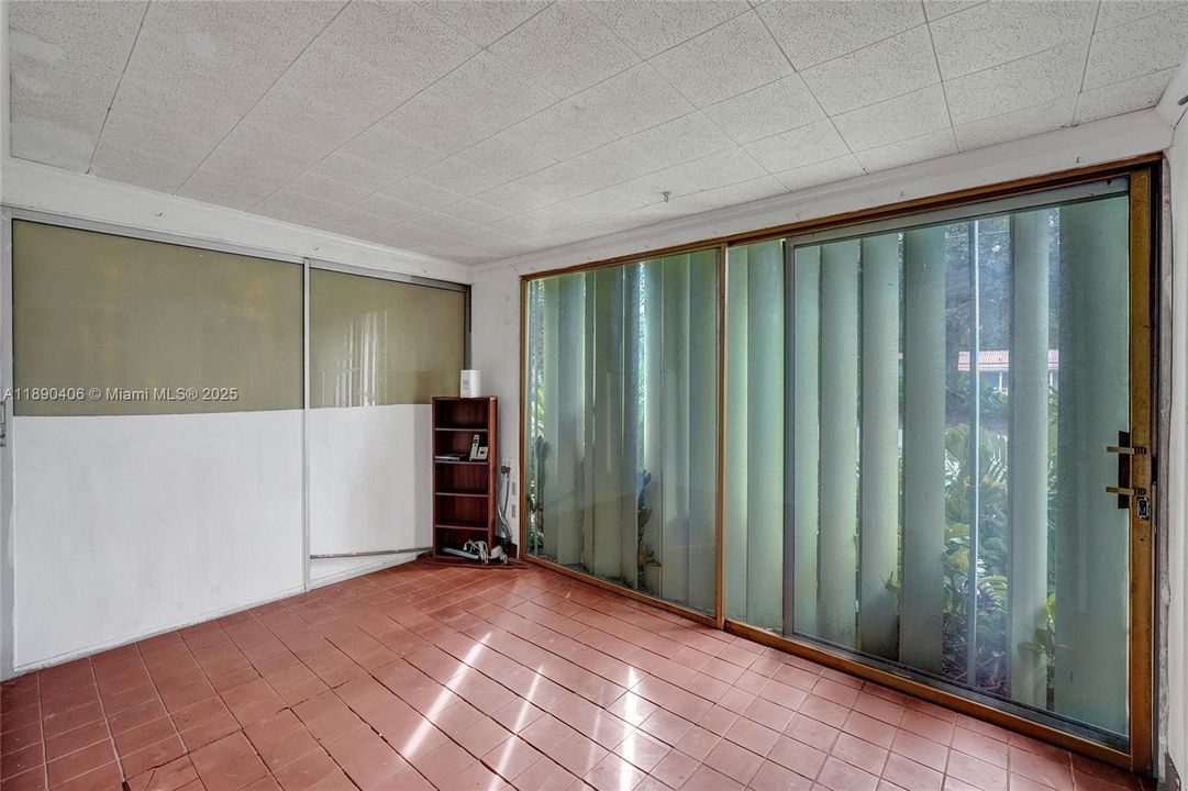 Activo con contrato: $799,000 (4 camas, 2 baños, 2346 Pies cuadrados)