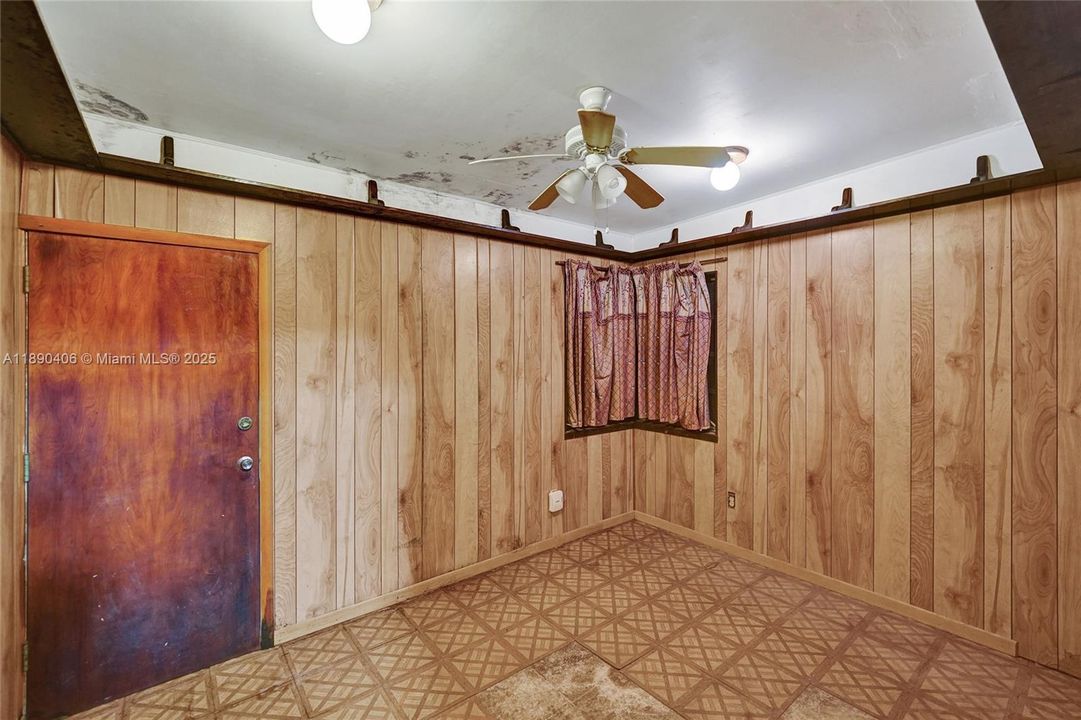 Activo con contrato: $799,000 (4 camas, 2 baños, 2346 Pies cuadrados)