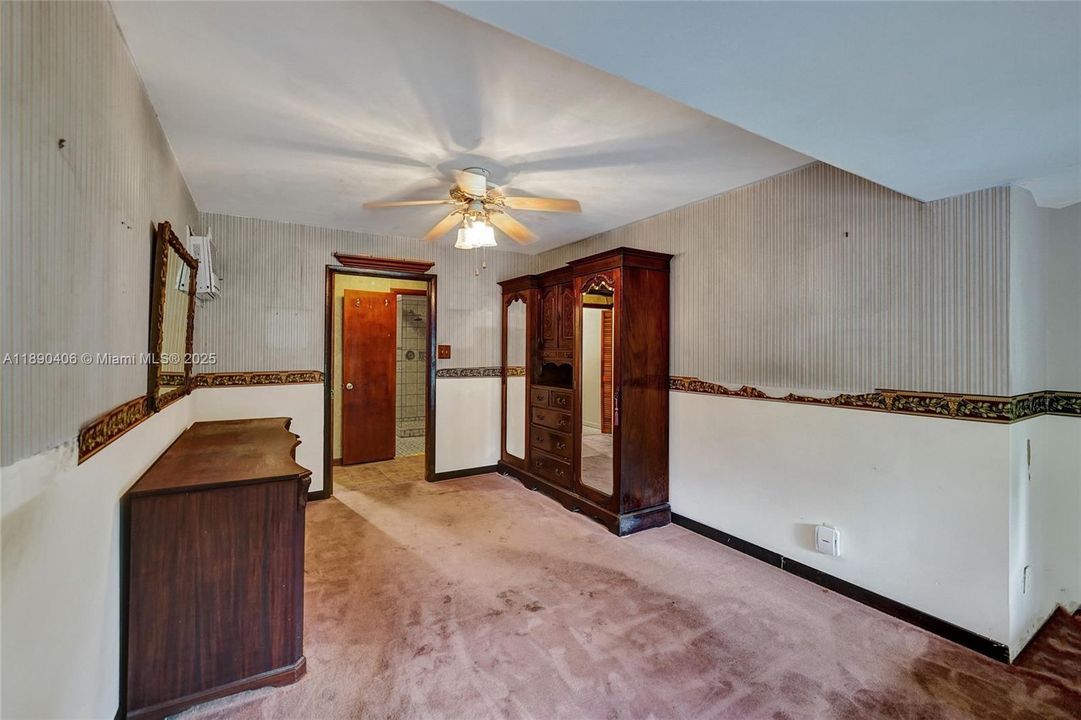 Activo con contrato: $799,000 (4 camas, 2 baños, 2346 Pies cuadrados)