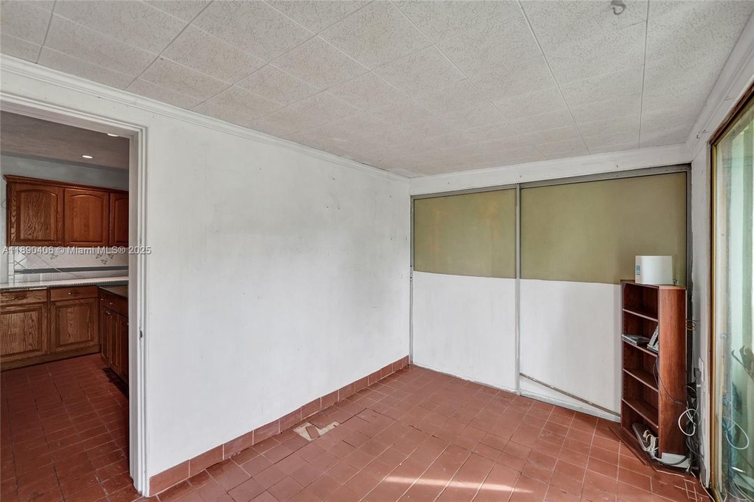 Activo con contrato: $799,000 (4 camas, 2 baños, 2346 Pies cuadrados)