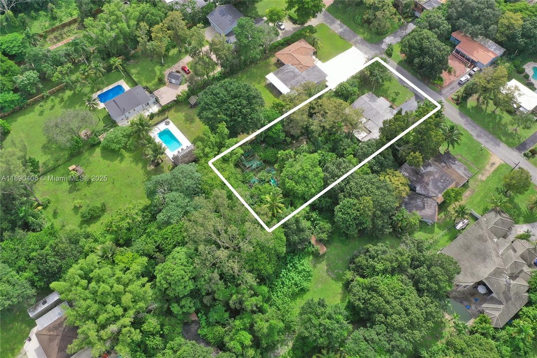 Activo con contrato: $799,000 (4 camas, 2 baños, 2346 Pies cuadrados)