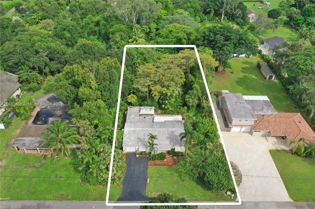 Activo con contrato: $799,000 (4 camas, 2 baños, 2346 Pies cuadrados)