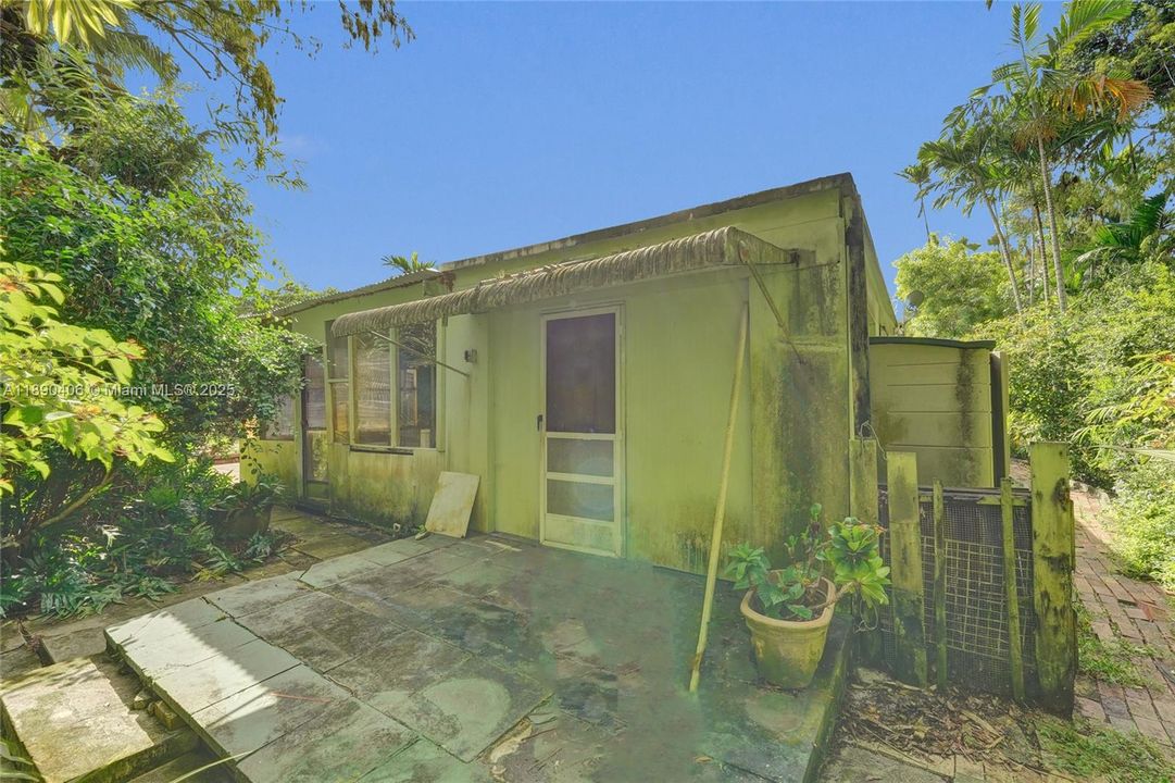 Activo con contrato: $799,000 (4 camas, 2 baños, 2346 Pies cuadrados)