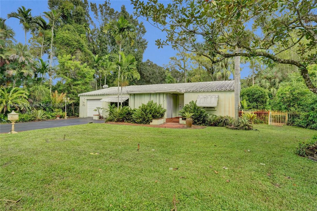 Activo con contrato: $799,000 (4 camas, 2 baños, 2346 Pies cuadrados)