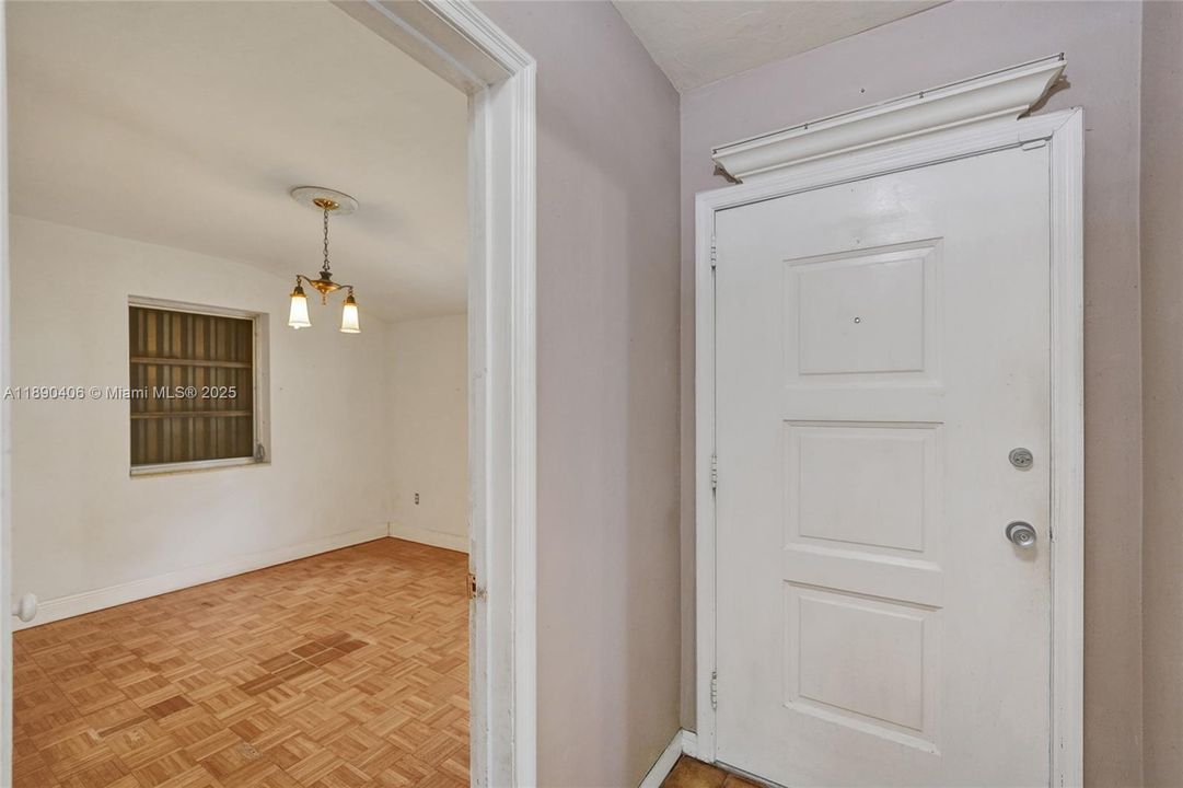 Activo con contrato: $799,000 (4 camas, 2 baños, 2346 Pies cuadrados)