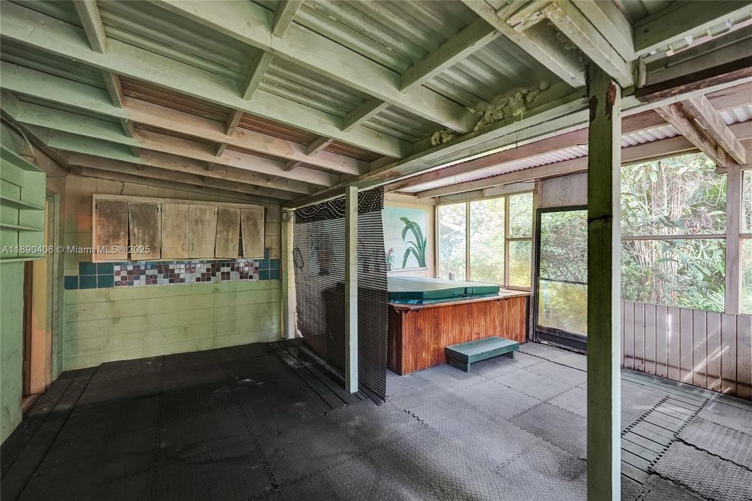 Activo con contrato: $799,000 (4 camas, 2 baños, 2346 Pies cuadrados)