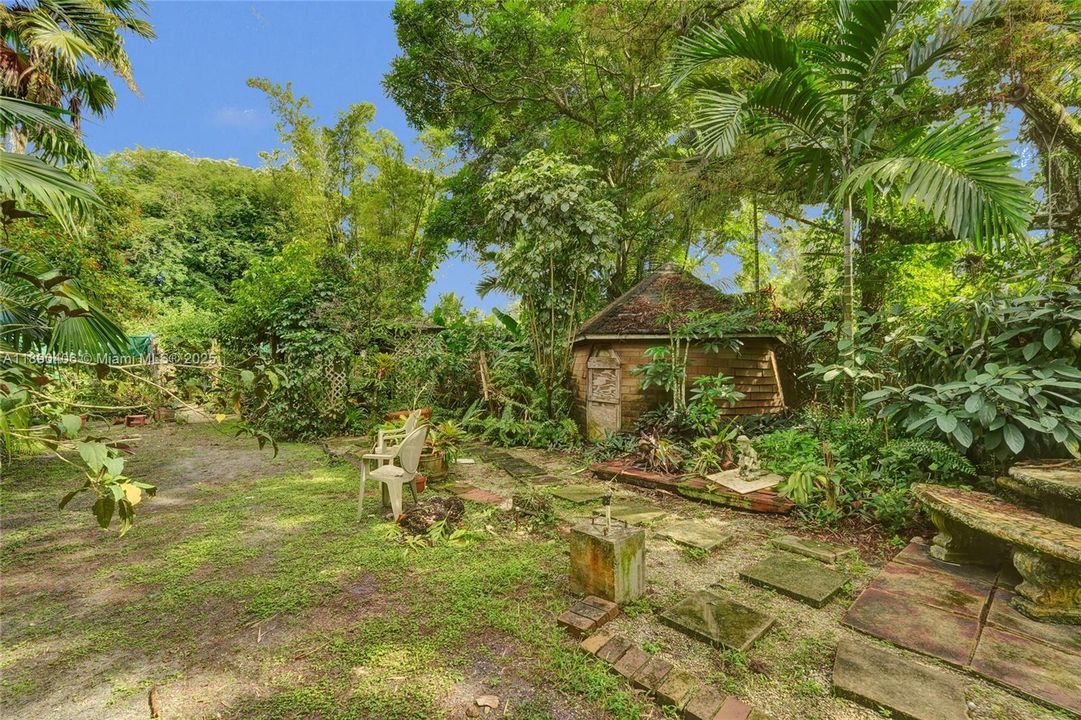 Activo con contrato: $799,000 (4 camas, 2 baños, 2346 Pies cuadrados)