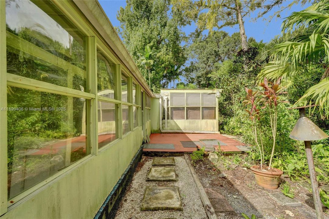 Activo con contrato: $799,000 (4 camas, 2 baños, 2346 Pies cuadrados)