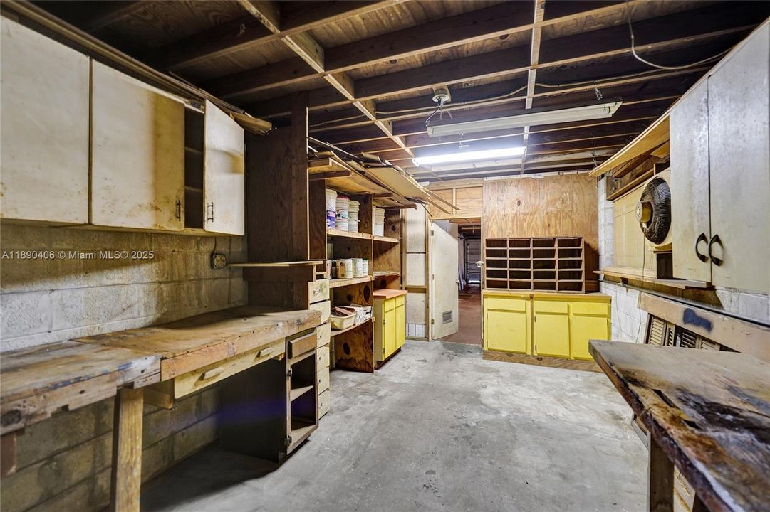 Activo con contrato: $799,000 (4 camas, 2 baños, 2346 Pies cuadrados)