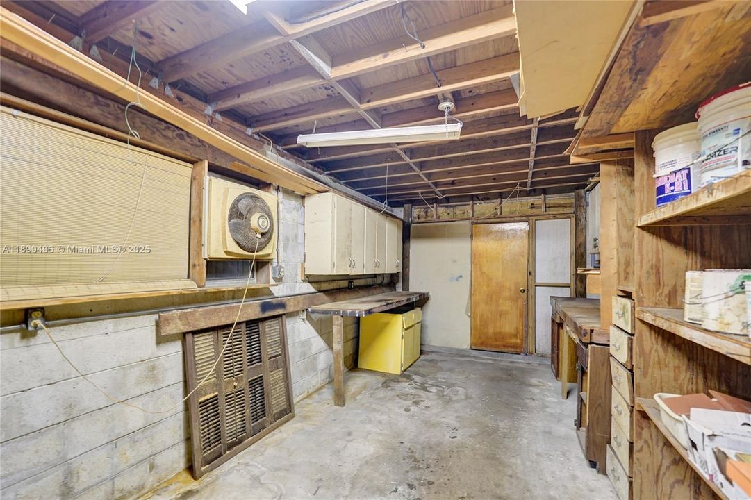 Activo con contrato: $799,000 (4 camas, 2 baños, 2346 Pies cuadrados)