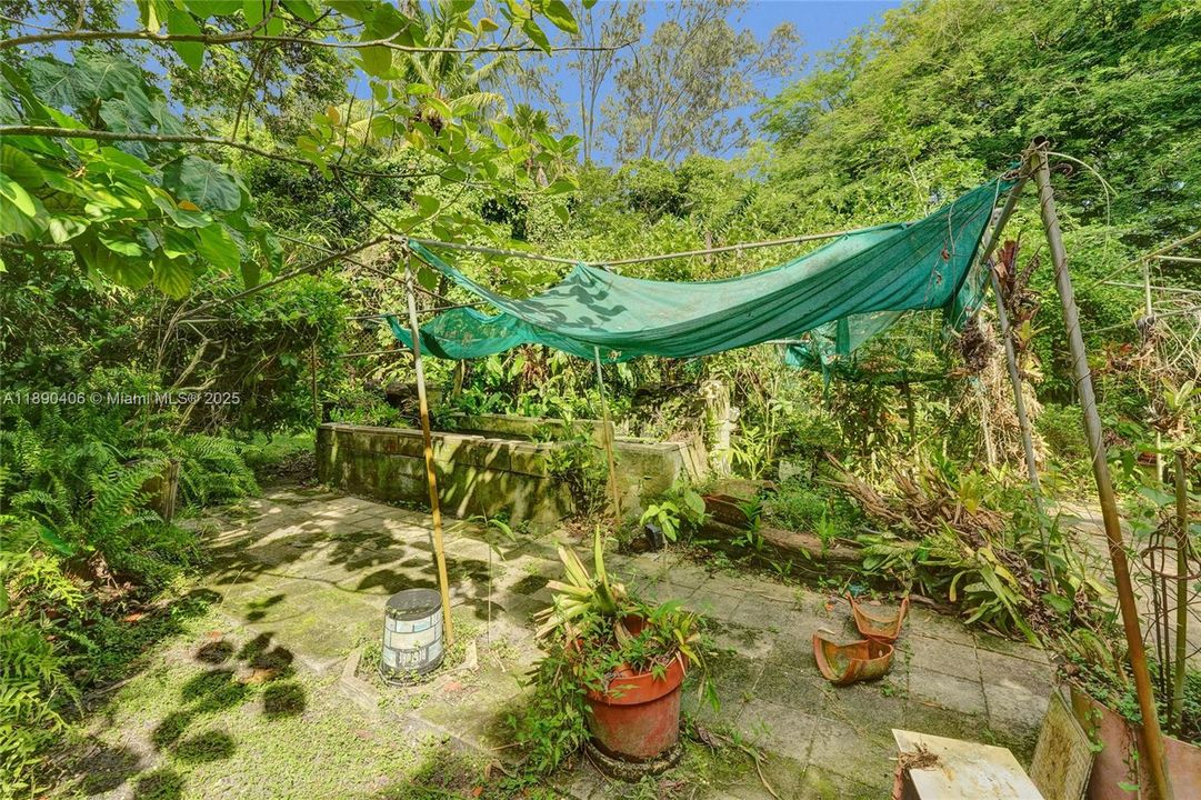 Activo con contrato: $799,000 (4 camas, 2 baños, 2346 Pies cuadrados)