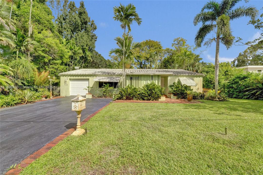 Activo con contrato: $799,000 (4 camas, 2 baños, 2346 Pies cuadrados)