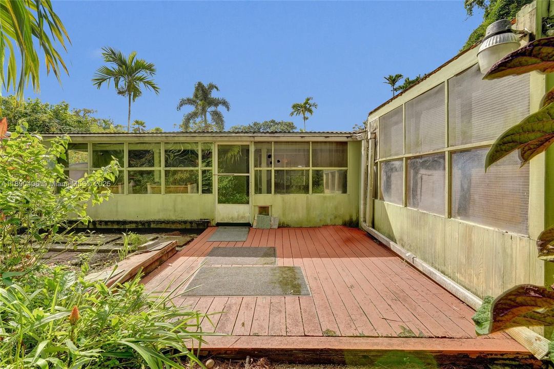 Activo con contrato: $799,000 (4 camas, 2 baños, 2346 Pies cuadrados)