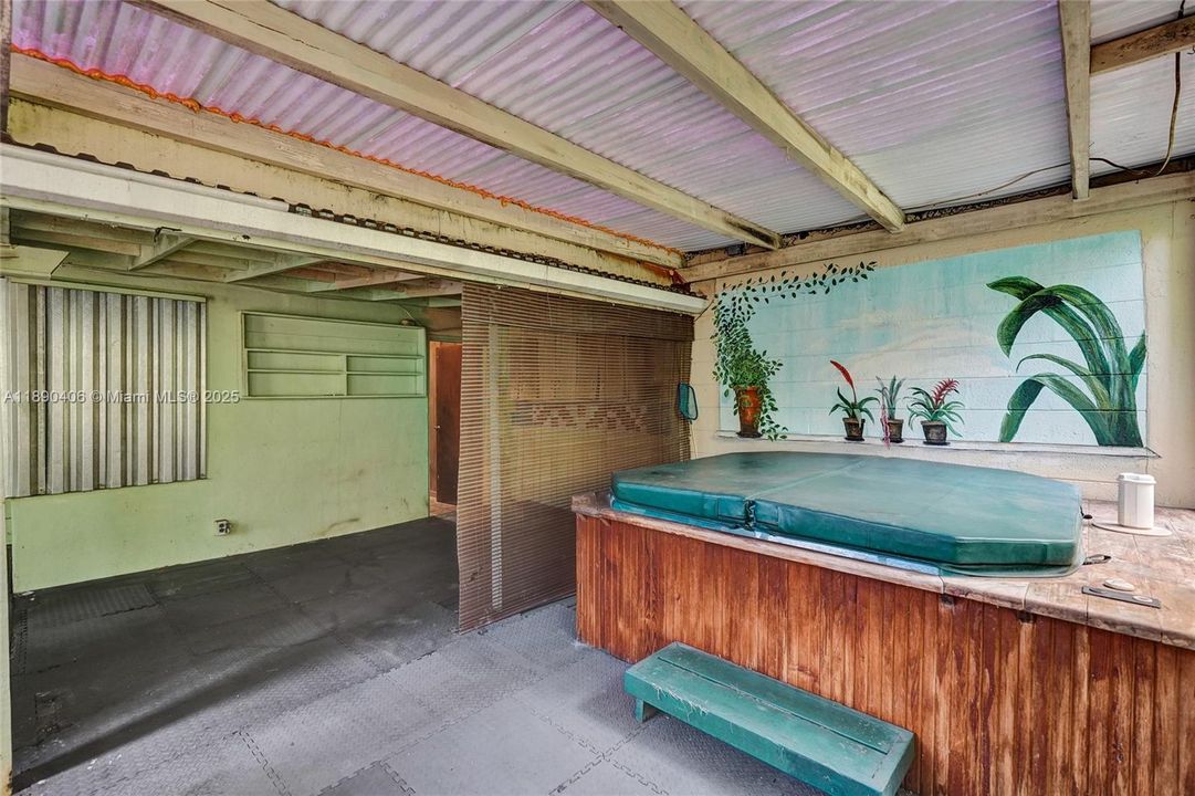 Activo con contrato: $799,000 (4 camas, 2 baños, 2346 Pies cuadrados)