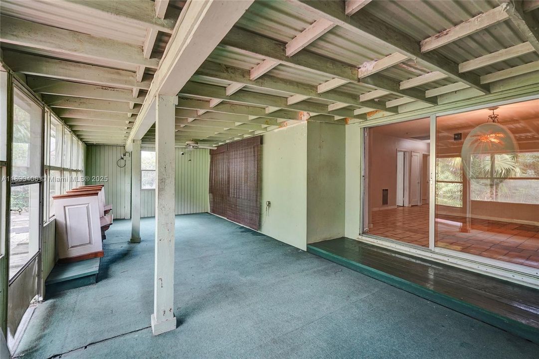 Activo con contrato: $799,000 (4 camas, 2 baños, 2346 Pies cuadrados)