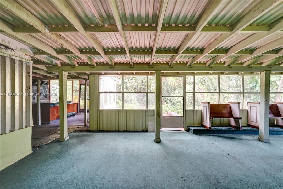 Activo con contrato: $799,000 (4 camas, 2 baños, 2346 Pies cuadrados)