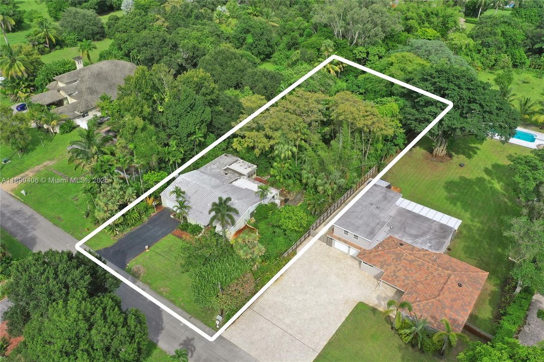 Activo con contrato: $799,000 (4 camas, 2 baños, 2346 Pies cuadrados)