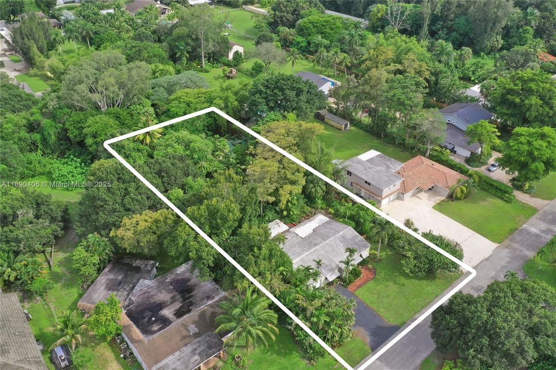 Activo con contrato: $799,000 (4 camas, 2 baños, 2346 Pies cuadrados)