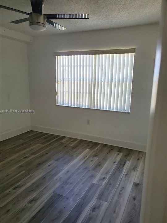 Под контрактом: $2,500 (2 спален, 2 ванн, 1132 Квадратных фут)