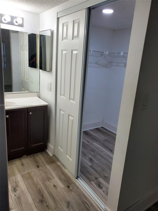 Под контрактом: $2,500 (2 спален, 2 ванн, 1132 Квадратных фут)