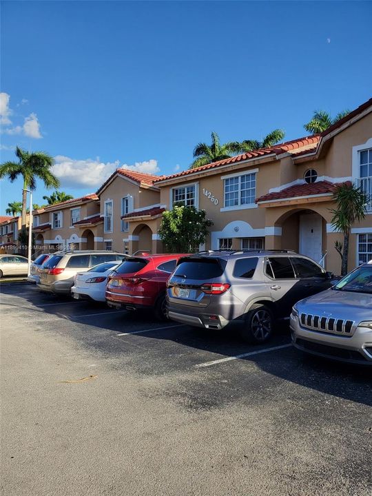 Под контрактом: $2,500 (2 спален, 2 ванн, 1132 Квадратных фут)