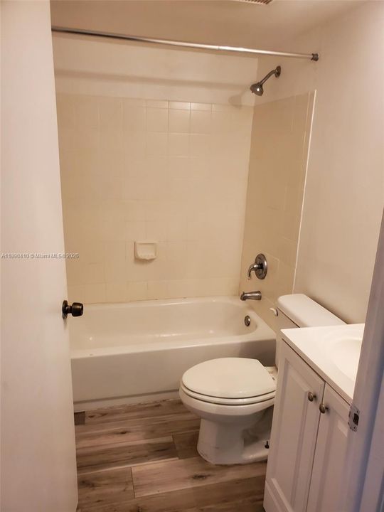 Под контрактом: $2,500 (2 спален, 2 ванн, 1132 Квадратных фут)