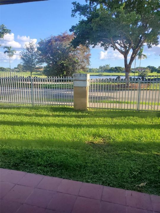 Под контрактом: $2,500 (2 спален, 2 ванн, 1132 Квадратных фут)