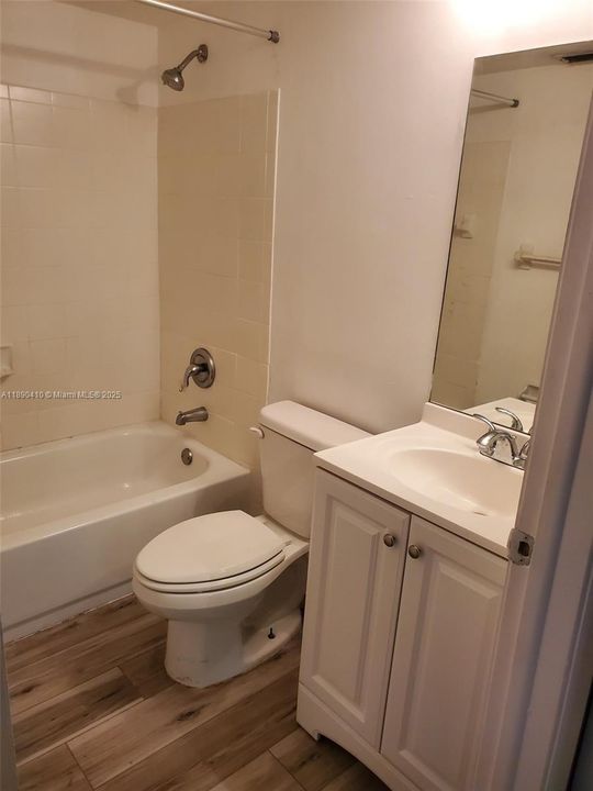 Под контрактом: $2,500 (2 спален, 2 ванн, 1132 Квадратных фут)