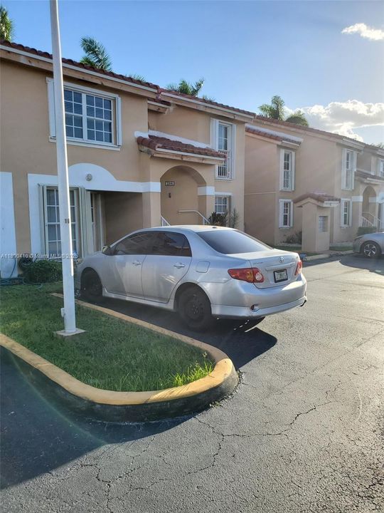 Под контрактом: $2,500 (2 спален, 2 ванн, 1132 Квадратных фут)