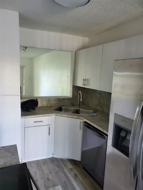 Под контрактом: $2,500 (2 спален, 2 ванн, 1132 Квадратных фут)