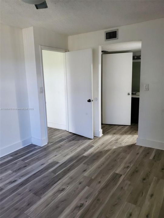 Под контрактом: $2,500 (2 спален, 2 ванн, 1132 Квадратных фут)