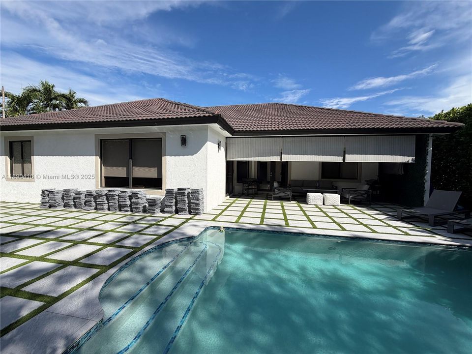 出租: $5,900 (3 贝兹, 2 浴室, 1998 平方英尺)