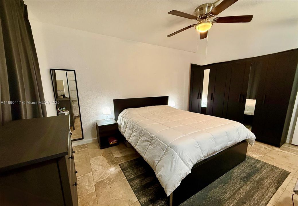 待售: $195,000 (1 贝兹, 1 浴室, 620 平方英尺)