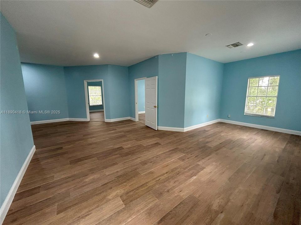 出租: $1,850 (0 贝兹, 0 浴室, 0 平方英尺)