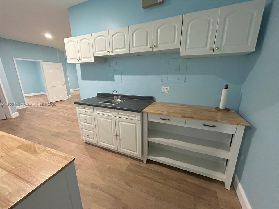 出租: $1,850 (0 贝兹, 0 浴室, 0 平方英尺)