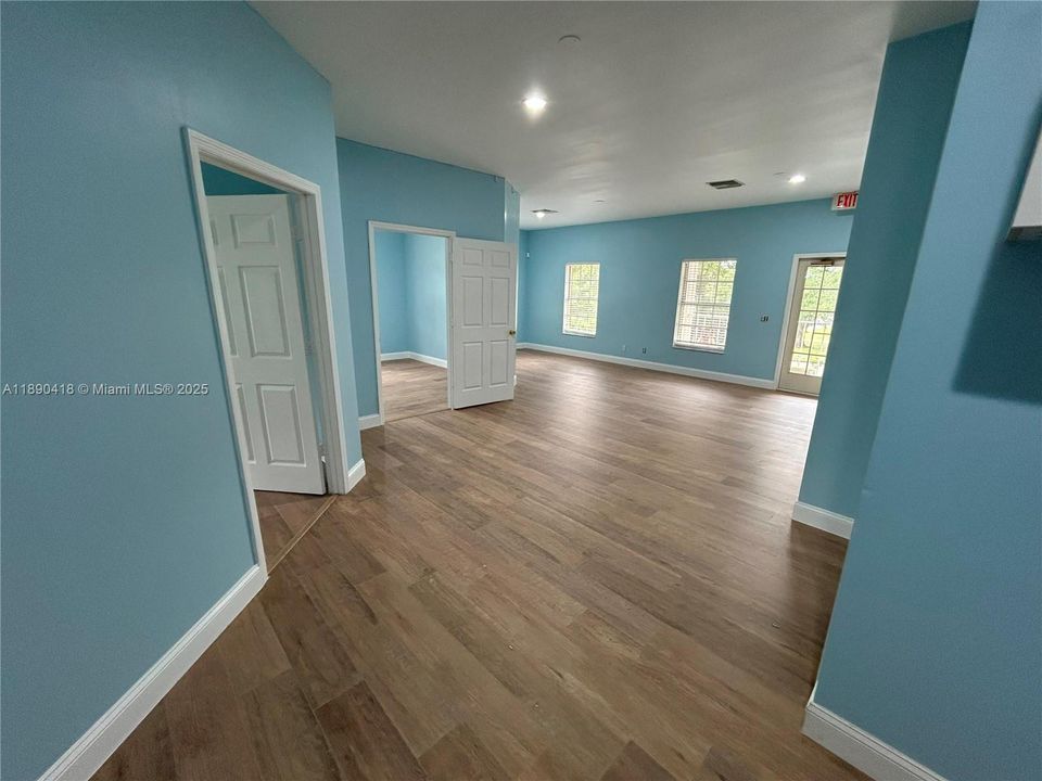 出租: $1,850 (0 贝兹, 0 浴室, 0 平方英尺)