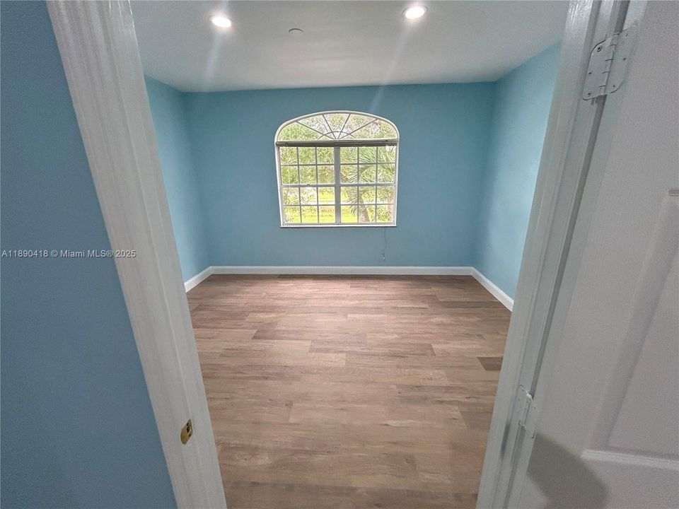 出租: $1,850 (0 贝兹, 0 浴室, 0 平方英尺)