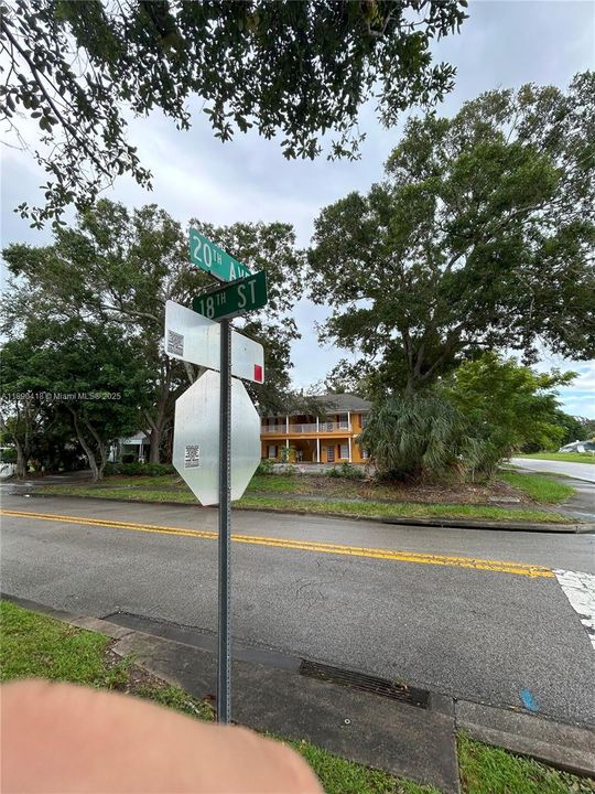 出租: $1,850 (0 贝兹, 0 浴室, 0 平方英尺)