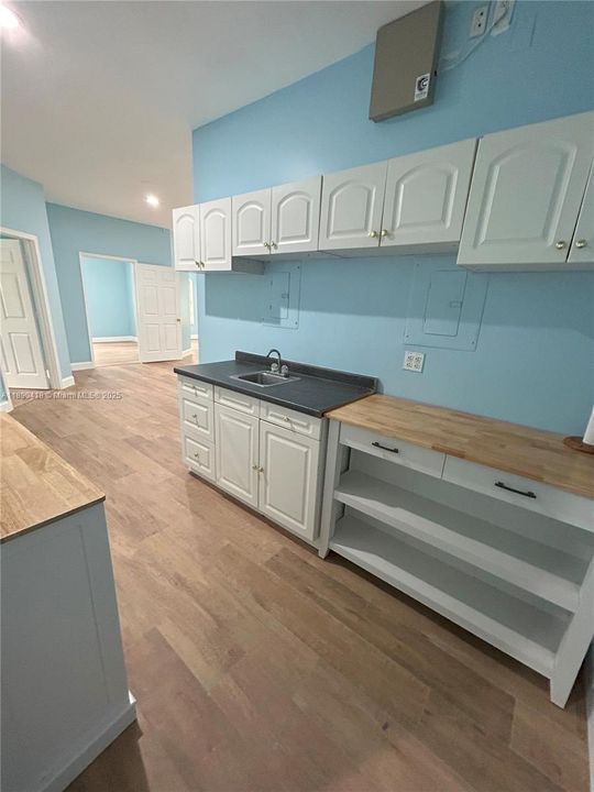 出租: $1,850 (0 贝兹, 0 浴室, 0 平方英尺)