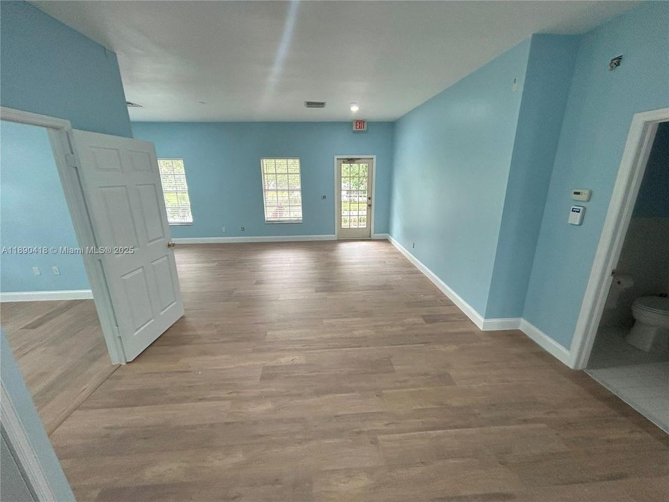 出租: $1,850 (0 贝兹, 0 浴室, 0 平方英尺)