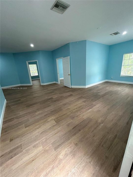 出租: $1,850 (0 贝兹, 0 浴室, 0 平方英尺)