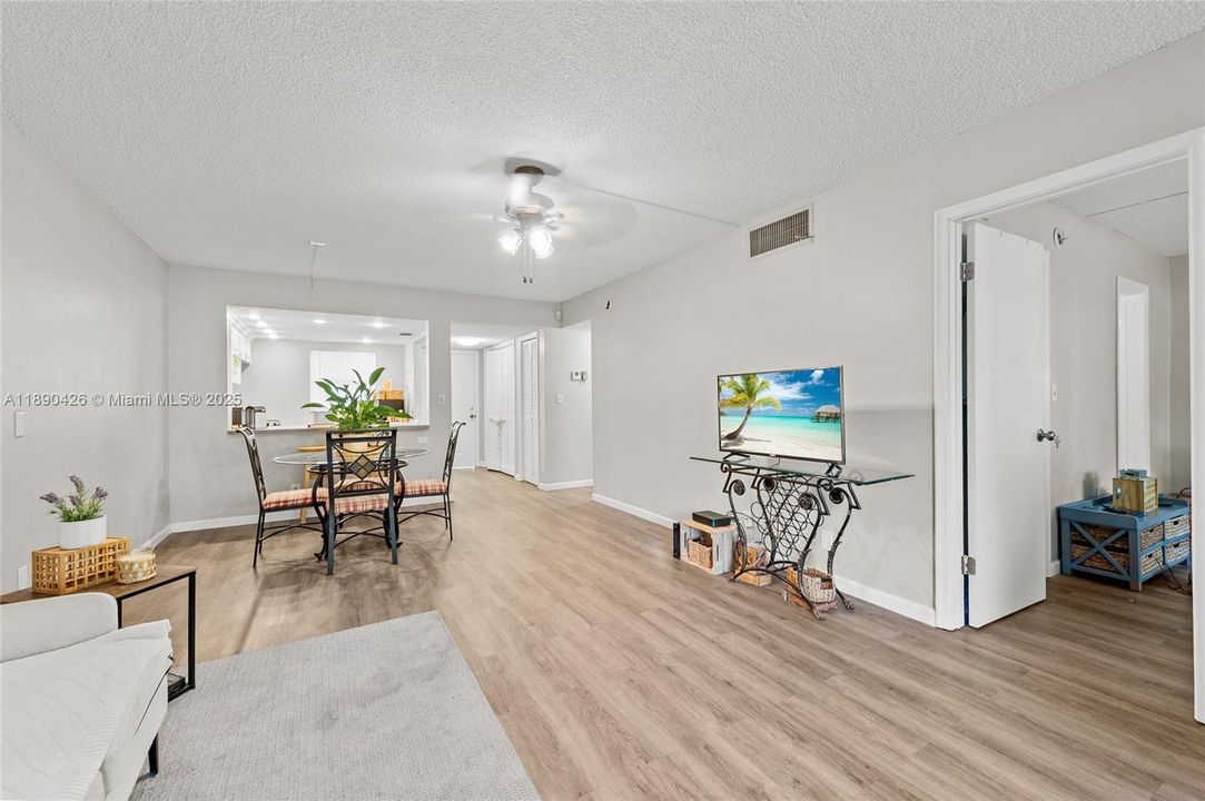 En Venta: $120,000 (2 camas, 2 baños, 907 Pies cuadrados)