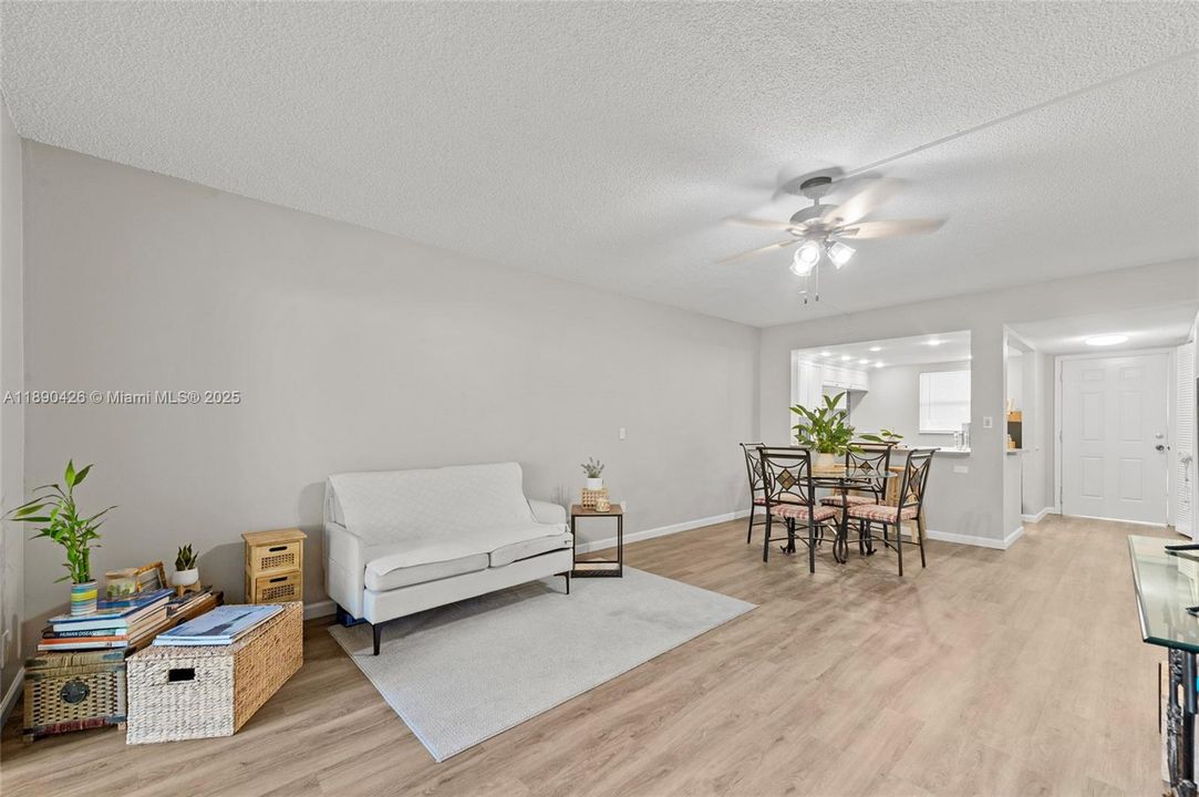 En Venta: $120,000 (2 camas, 2 baños, 907 Pies cuadrados)