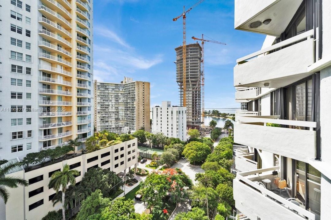 Active With Contract: $449,000 (2 beds, 2 baths, 1100 Square Feet)