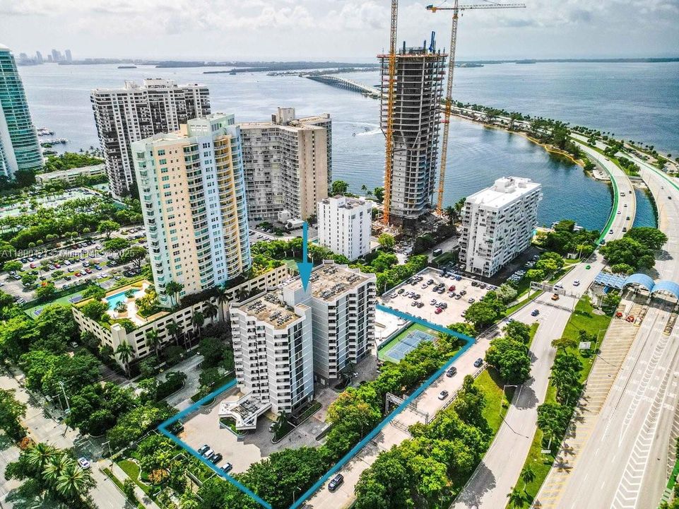 Active With Contract: $449,000 (2 beds, 2 baths, 1100 Square Feet)