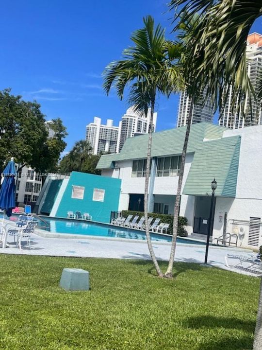 For Rent: $1,790 (1 beds, 1 baths, 544 Square Feet)