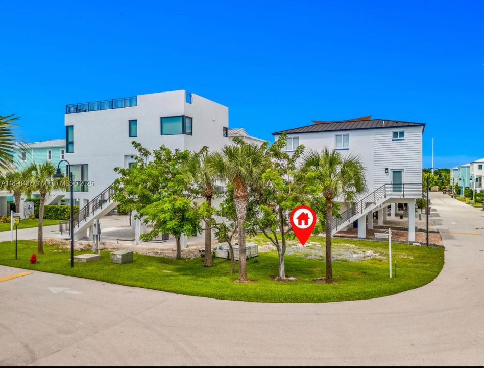 На продажу: $539,000 (0.04 acres)